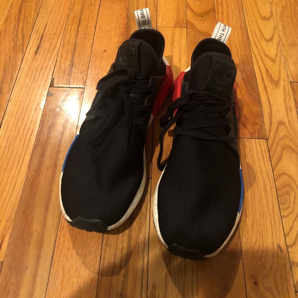 Men’s Adidas tennis shoes